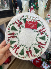 Load image into Gallery viewer, 2-Pack Christmas Patterned Heat-Resistant Round Trivets