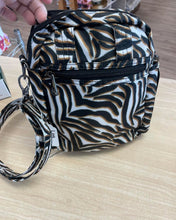 Load image into Gallery viewer, Lug Can Can XL - Zebra Sand