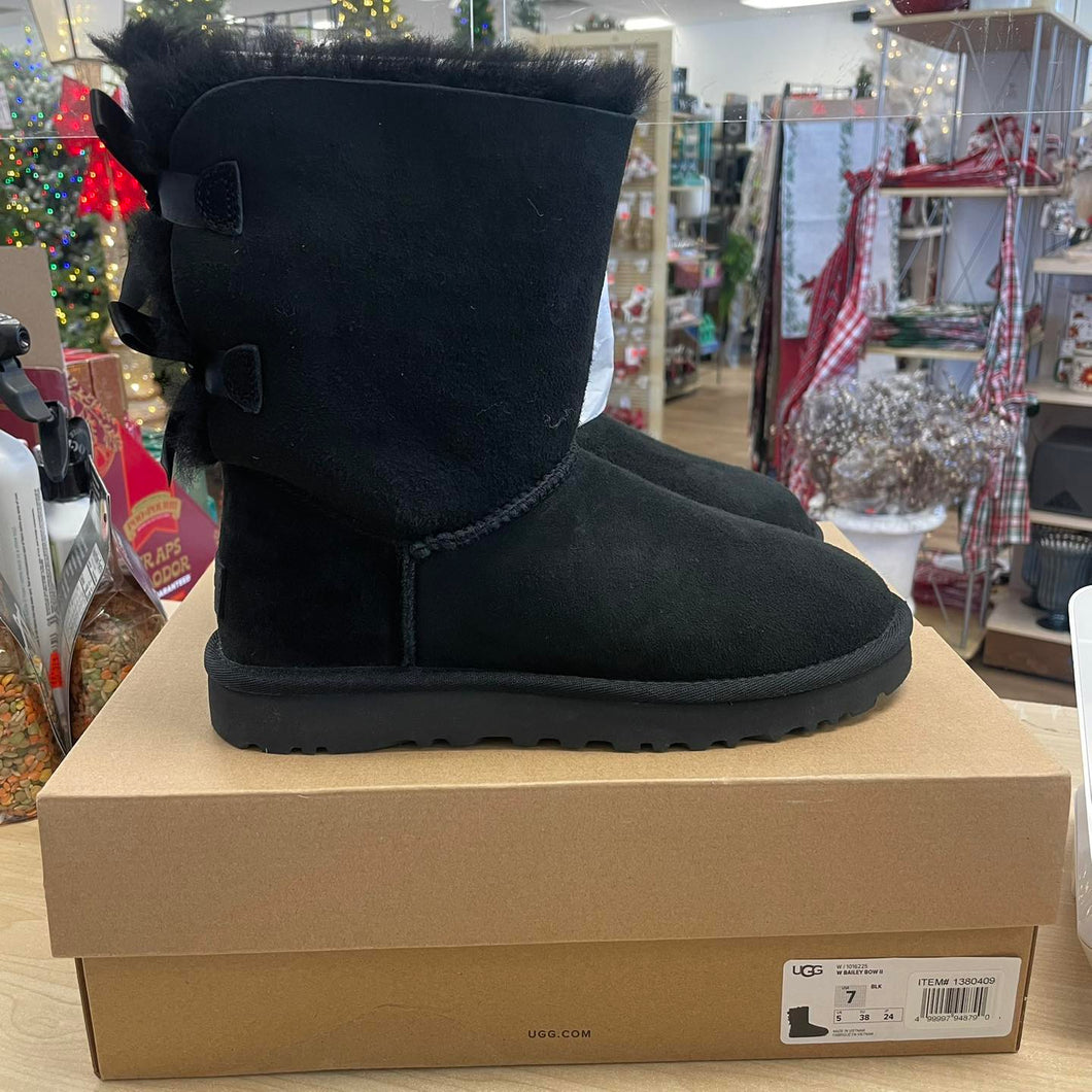 UGG Bailey Bow II Ladies Size 7
