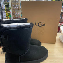 Load image into Gallery viewer, UGG Bailey Bow II Ladies Size 7