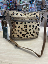 Load image into Gallery viewer, Myra canvas &amp; hairon leopard bag