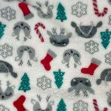 Load image into Gallery viewer, Kathy Ireland 50&quot; x 60&quot; Super Soft Flannel Plush Holiday Throw