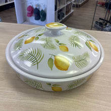 Load image into Gallery viewer, Temp-tations 9" Lemon Palm Covered Round Baker Dish
